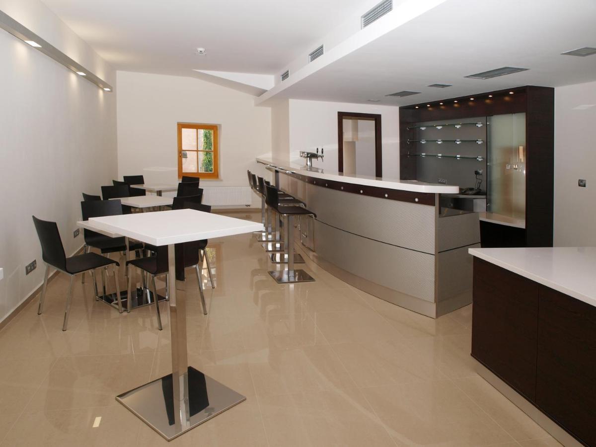 Hotel Budweis Екстериор снимка